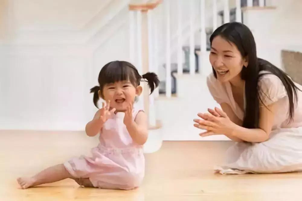 宝宝左撇子要不要纠正_左撇子女孩_如何对待左撇子宝宝