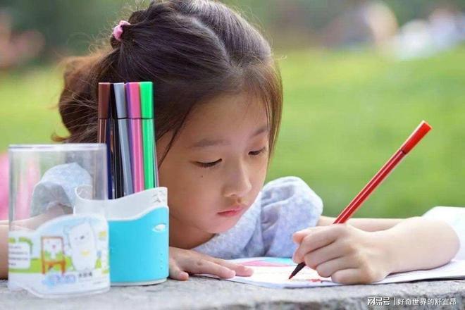 左撇子定义_左撇子与右撇子区别_左撇子女孩