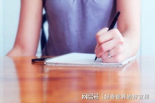 左撇子定义_左撇子与右撇子区别_左撇子女孩