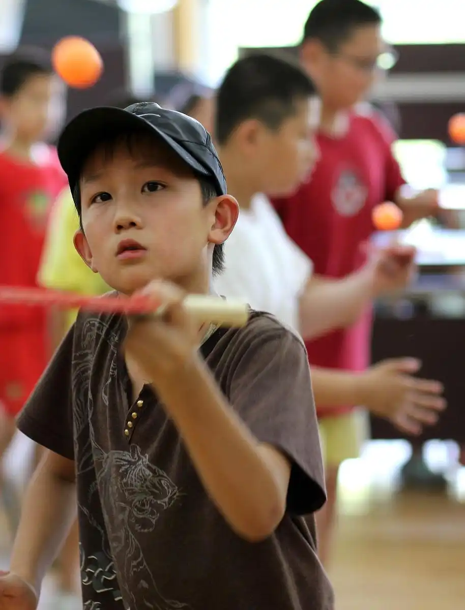 左撇子故事_左撇子女孩_左撇子优势与劣势