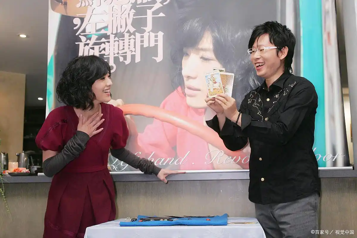 左撇子优势与劣势_左撇子故事_左撇子女孩