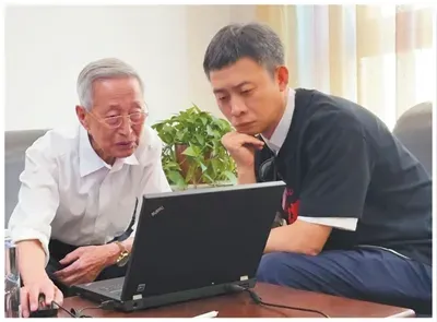 张译人民日报撰文:《神探之痕迹》讲述的不仅是“崔寻”