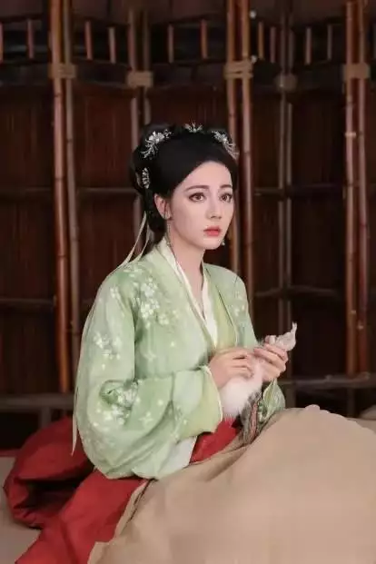 白日提灯_白日提灯 迪丽热巴 古装奇幻